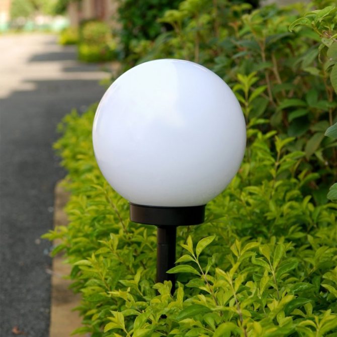 Solarbetriebene Straßenbeleuchtung: Arten autonomer Lampen und Anwendungen