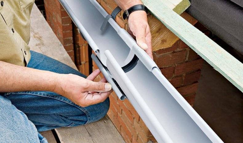 Anleitung zur Installation von Dachrinnen: So führen Sie die Installationsarbeiten selbst durch