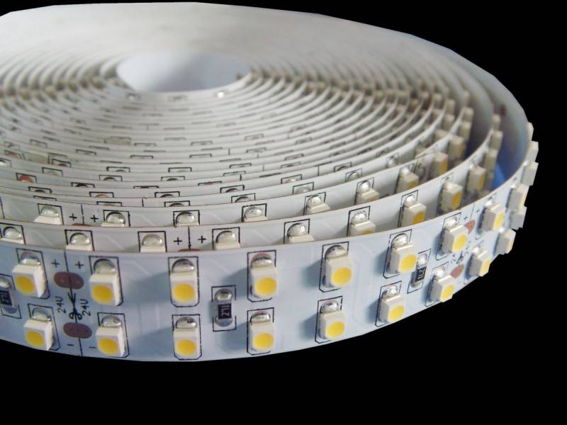 Sådan tilsluttes LED-striben: de grundlæggende trin for installation og tilslutning