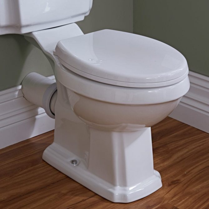 Anschluss der Toilette an den Abwasserkanal ohne Wellen