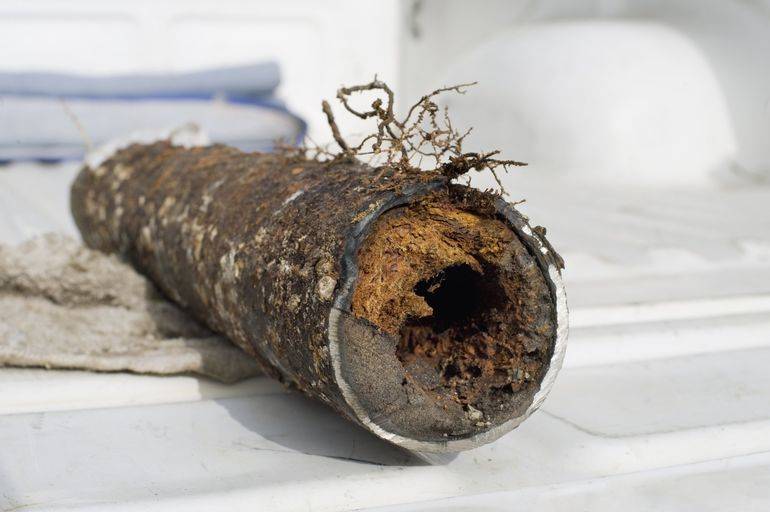 Hvordan man fjerner kloakrør i et privat hjem: typer af blokeringer og rengøringsmetoder