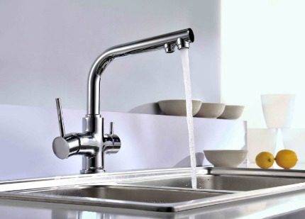 Küchenarmatur: Woraus bestehen typische Wasserhähne und wie funktionieren sie?