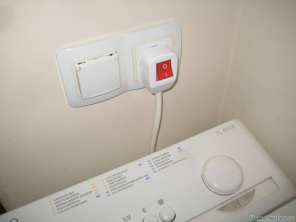 Die Position der Steckdose für die Waschmaschine im Badezimmer