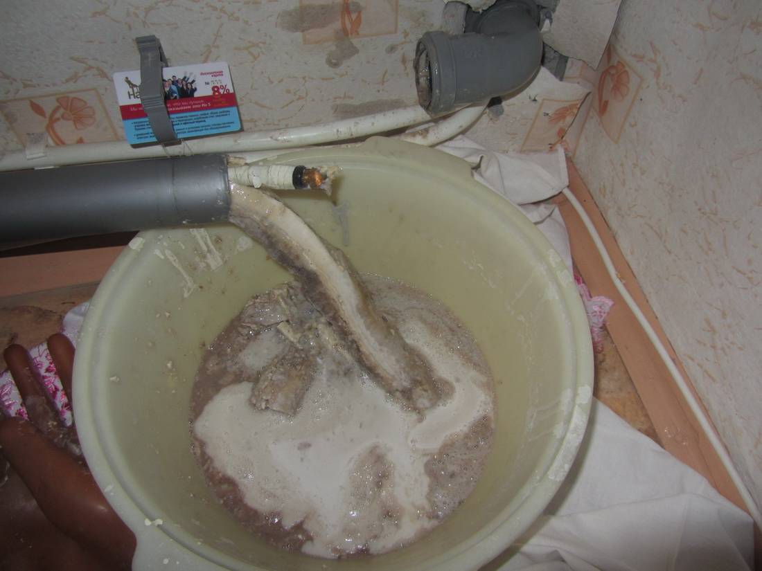 Wie kann man Verstopfungen im Badezimmer schnell beseitigen?