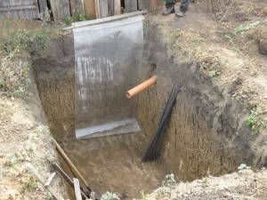 Ein Beispiel für ein unabhängiges Gerät einer monolithischen Klärgrube aus Beton