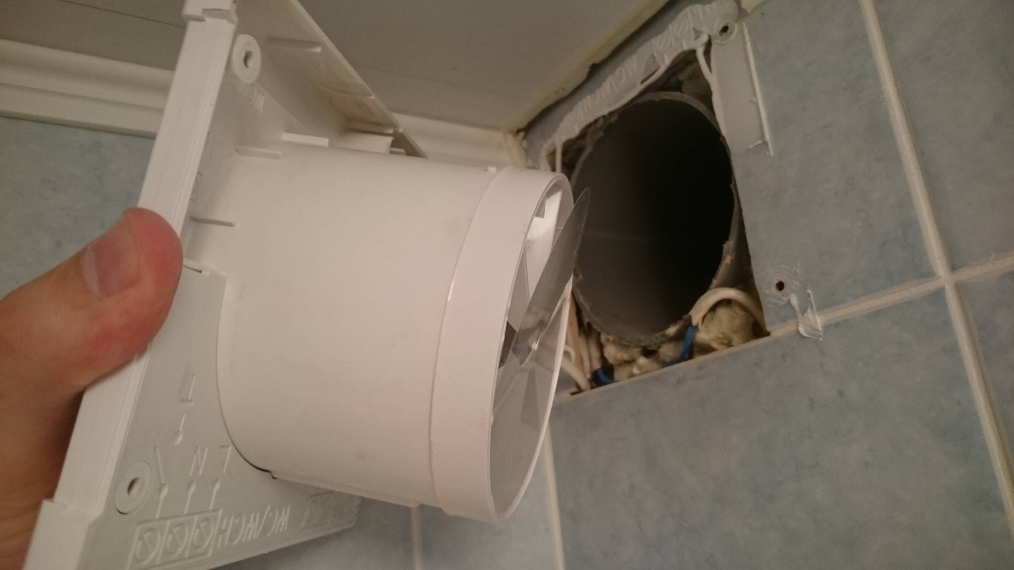 Anschluss eines Abluftventilators in Bad und Toilette: Analyse von Diagrammen und Tipps zur Installation von Geräten