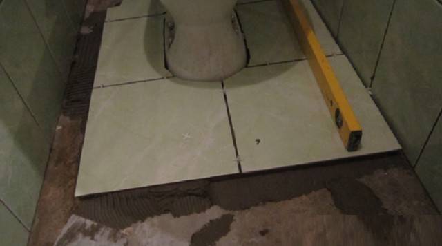 Fastgørelse af toilettet til gulvet: analyse af 3 "korrekte" teknologiske metoder