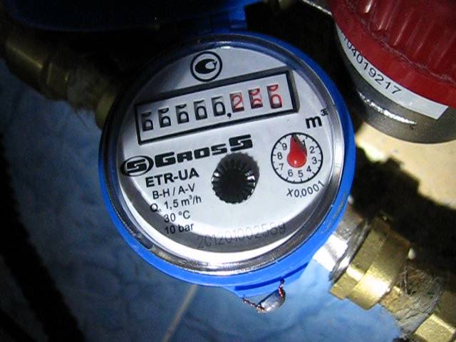 Der Warmwasserzähler ist ausgefallen: Was tun und wohin gehen, wenn er nicht mehr funktioniert, tropft oder beschlägt, sowie vorbeugende Maßnahmen