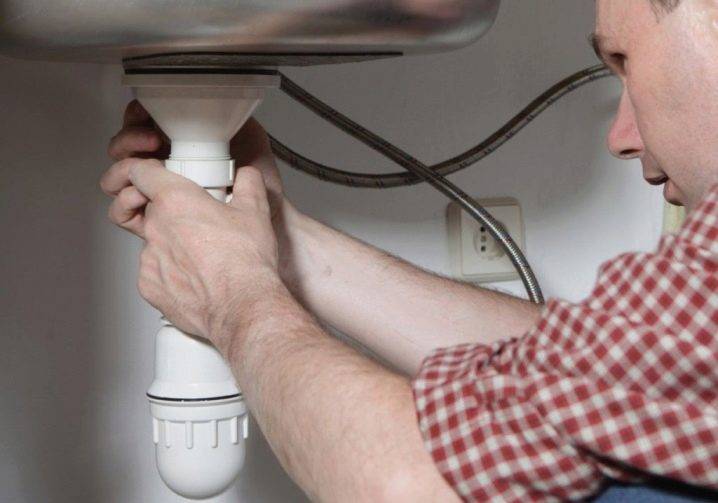 Installieren eines Siphons an einer Badewanne: So montieren und installieren Sie einen Siphon richtig