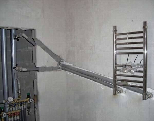 Übertragung eines beheizten Handtuchhalters an eine andere Wand - ein Arbeitsbeispiel
