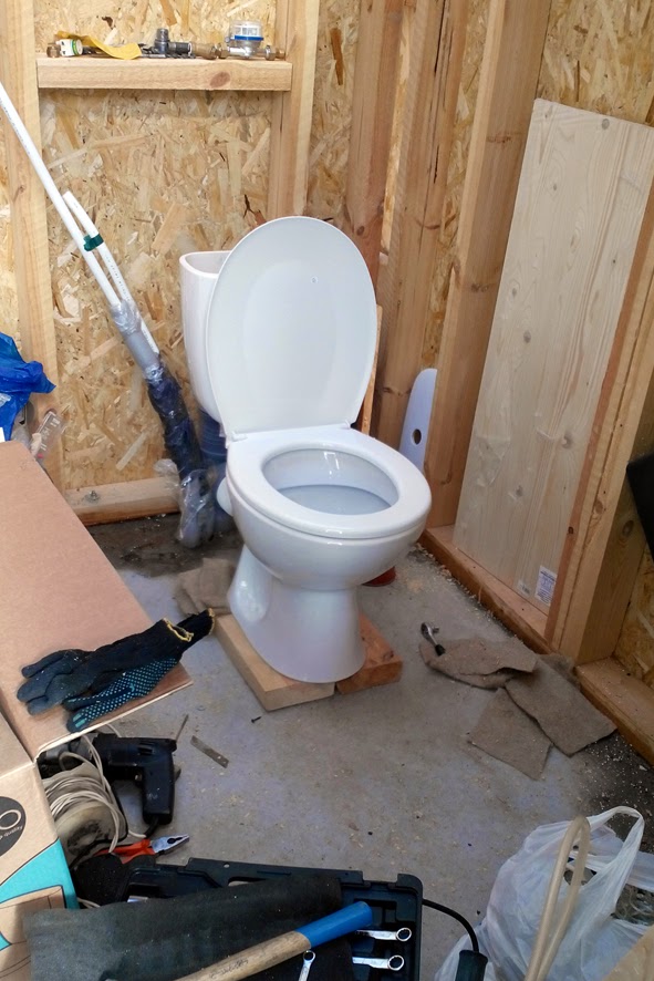 So installieren Sie eine Toilette in einem Privathaus mit Ihren eigenen Händen: Schritt-für-Schritt-Anleitung