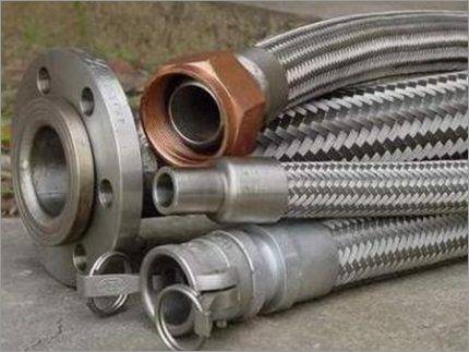 Verbinden von Kunststoffrohren mit Metallrohren: eine Analyse der besten Methoden und Installationsnuancen