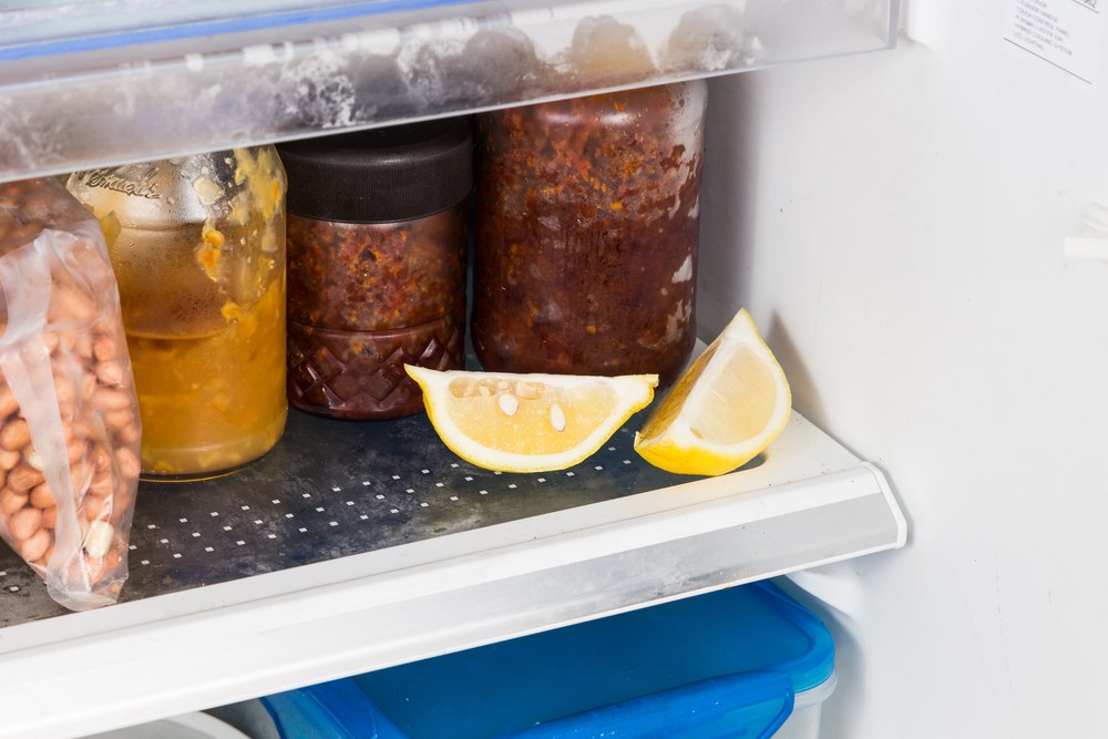 So werden Sie mit Hausmitteln schlechten Geruch im Kühlschrank los