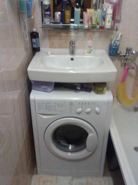 So schließen Sie die Waschmaschine selbstständig an die Wasserversorgung, Kanalisation und Strom an