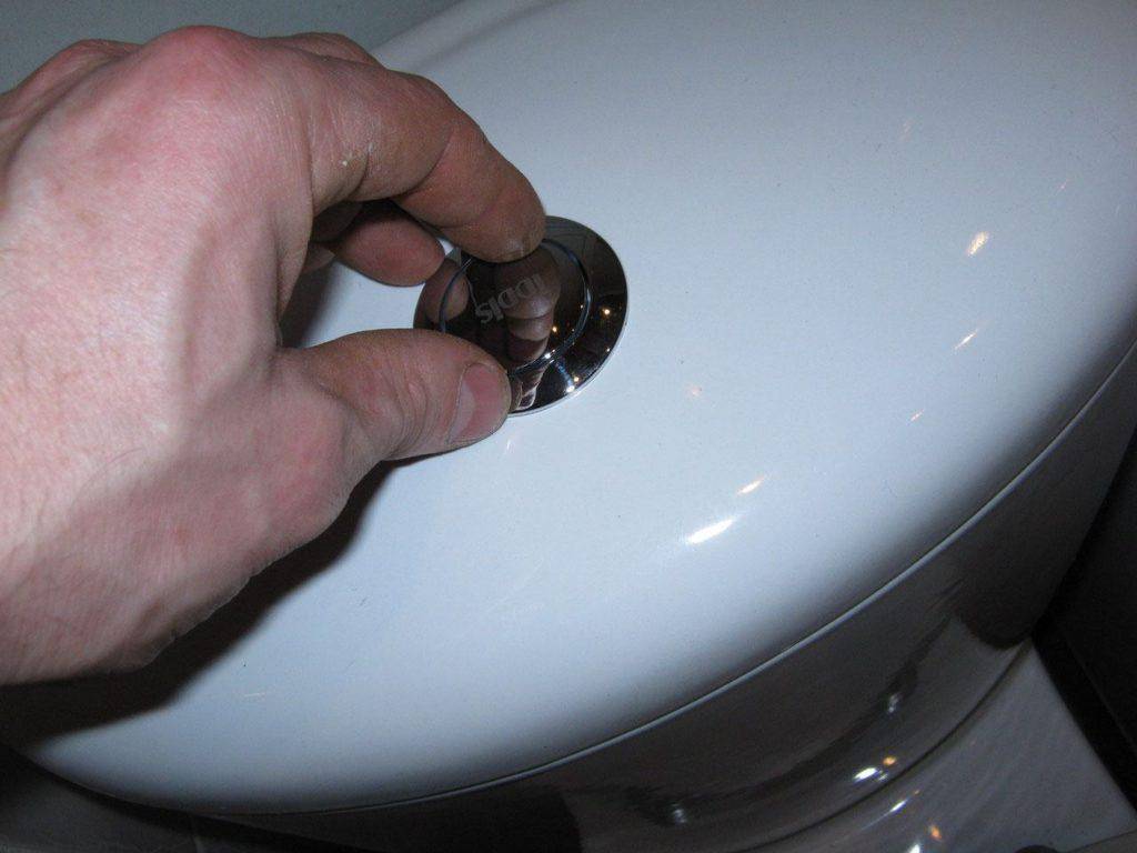 Der Toilettenspülkasten ist undicht: Was tun und wie man es repariert