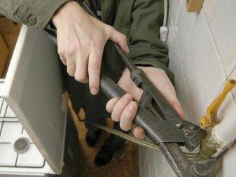 Gasschläuche für Gasherde: Sorten, Auswahl und Anschluss
