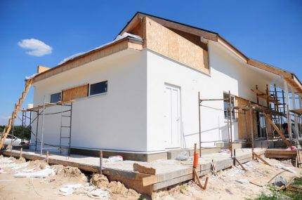 Gasforbrug til opvarmning af et hus på 200 m²: bestemmelse af omkostninger ved brug af hoved- og flaskebrændstof