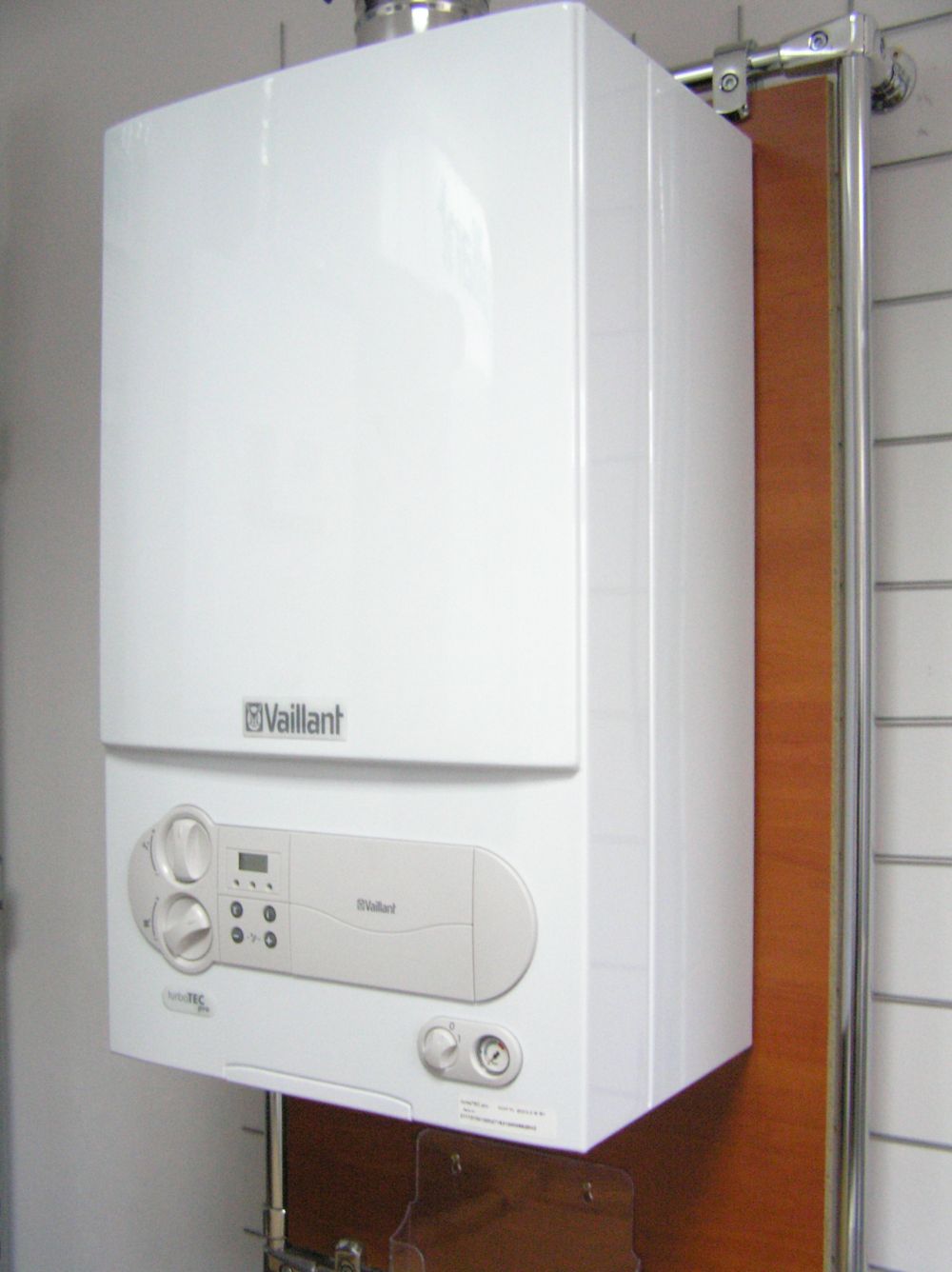 Wandmontierter Gas-Zweikreiskessel vaillant turbotec pro vuw (24 kW)