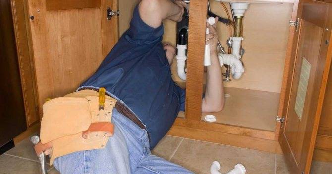 Gibt es unterschiedliche Größen von Fittings und Muttern für flexible Rohrleitungen?