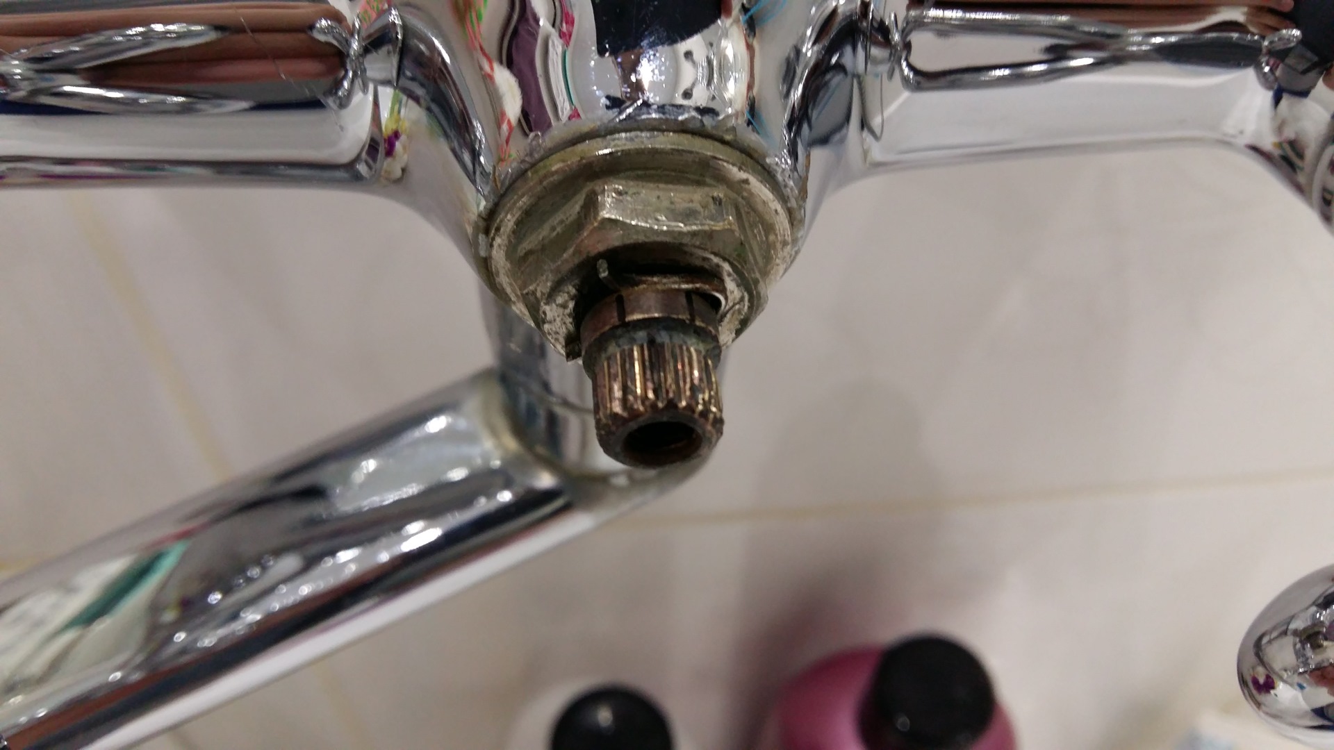 Wasserhahnreparatur: wie man einen Badezimmerhahn mit eigenen Händen repariert, wie man einen Schalter repariert, wie man eine Dichtung wechselt