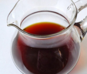 Wie man Holzbeize aus Kaffee macht