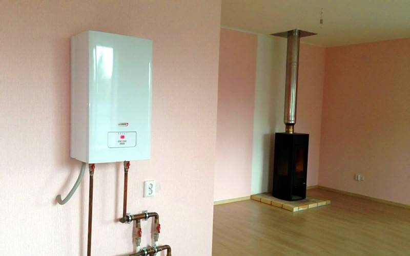 Ein wirtschaftlicher Kessel zum Heizen eines zweistöckigen Backsteinhauses mit einer Fläche von 180 m². Meter