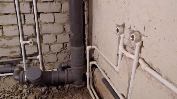 Do-it-yourself-Polypropylen-Installation: Installation von Kunststoffrohrinstallationen