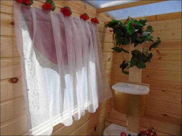 Pläne für den Bau von Landtoiletten + ein Toilettenprojekt mit Dusche in Zeichnungen und Fotos