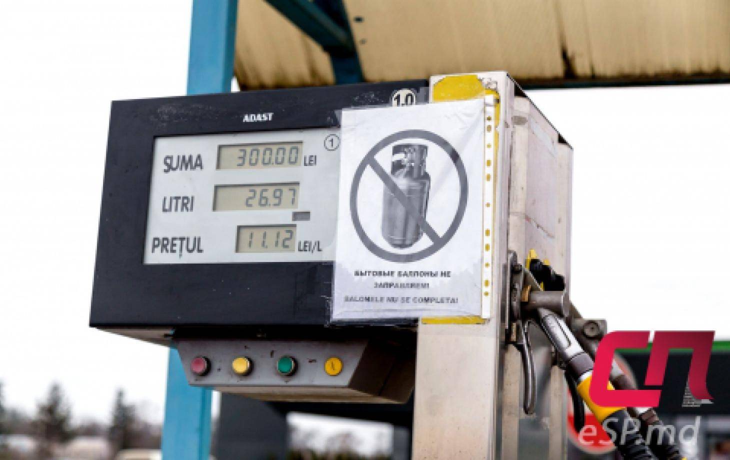 So füllen Sie eine Gasflasche an einer Tankstelle