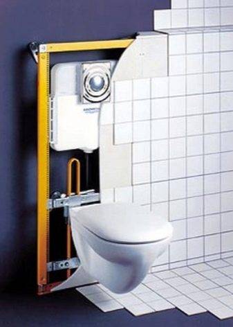 Hængende toilet: en moderigtig interiørdetalje