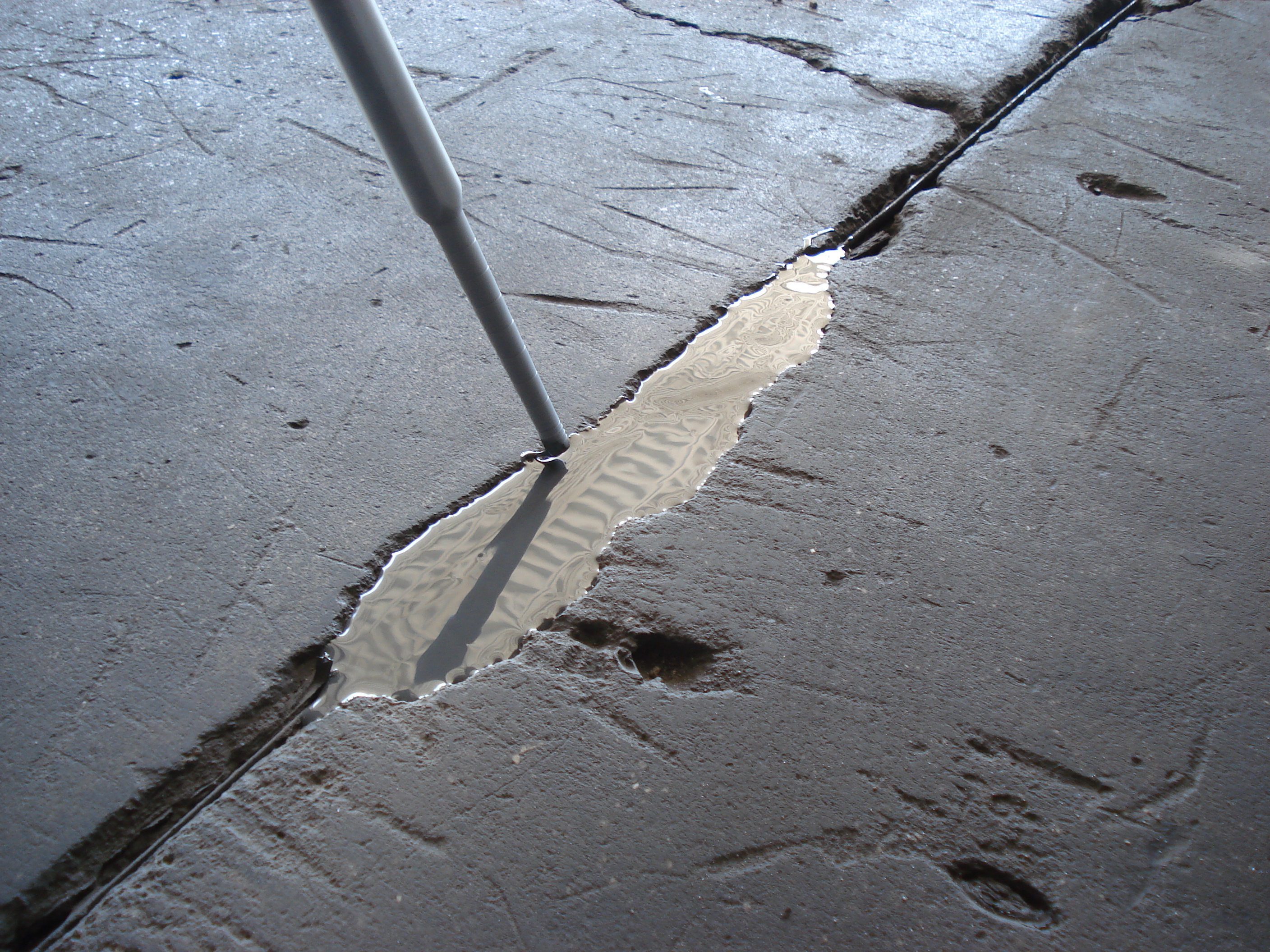 Injektion von Rissen in Beton