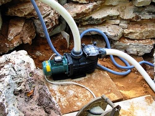 Pumper til springvand og vandfald: hvordan man vælger den rigtige og installerer den selv