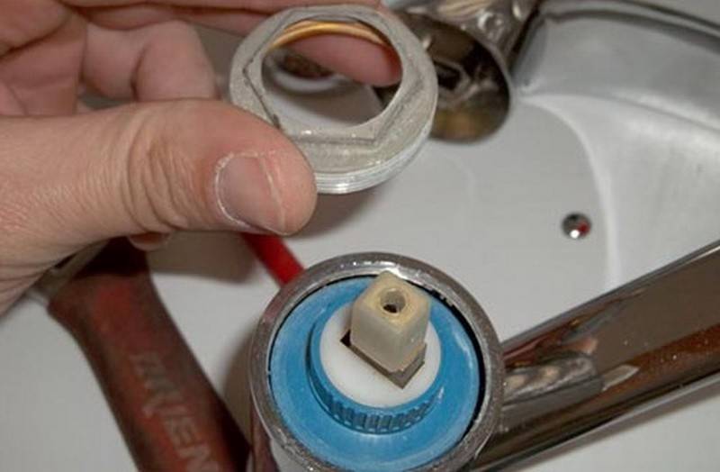 Austausch der Kartusche im Mixer: Ausführliche Anleitung zur Reparatur in Fotos und Videos