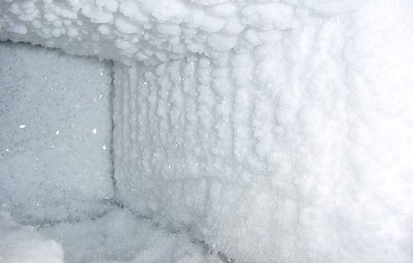 Krigen mod sneen: Sådan fjerner du is fra køleskabet uden afrimning