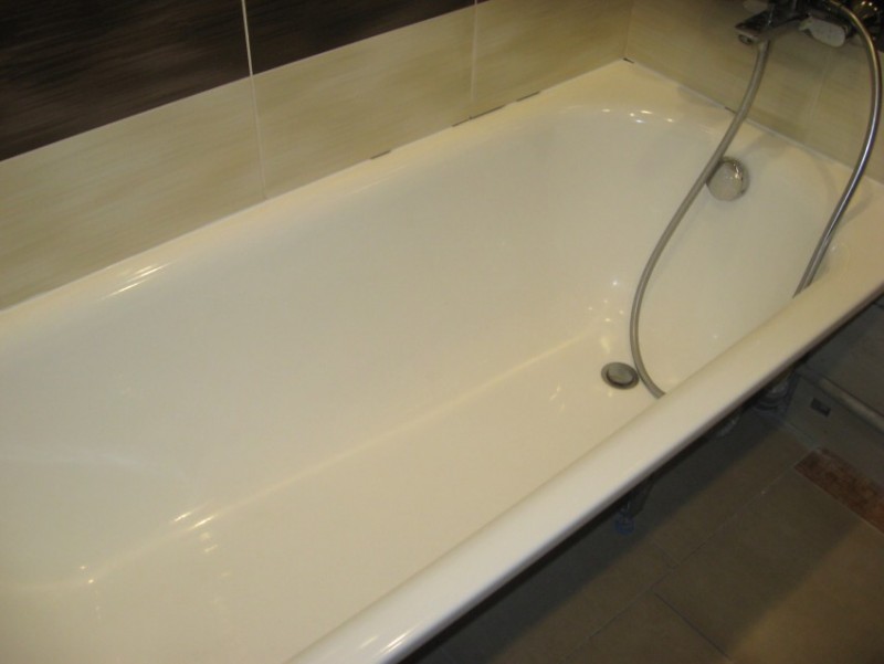 Gør-det-selv bademaling med epoxyemalje og flydende akryl