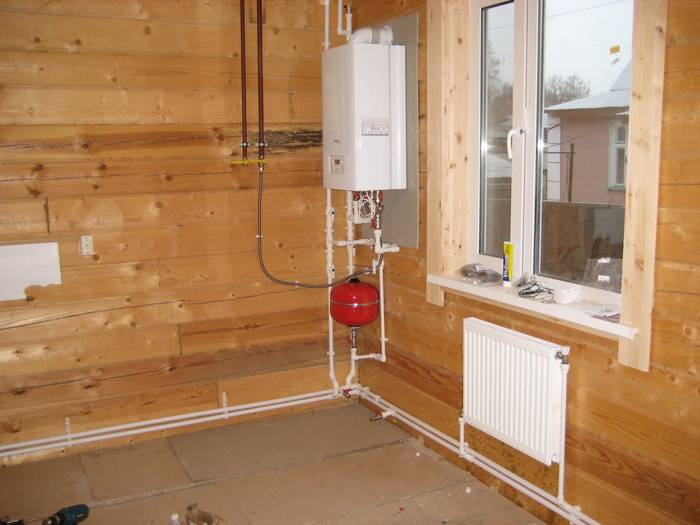 So arrangieren Sie die Heizung eines Privathauses ohne Gas: Organisation eines Systems in einem Holzgebäude