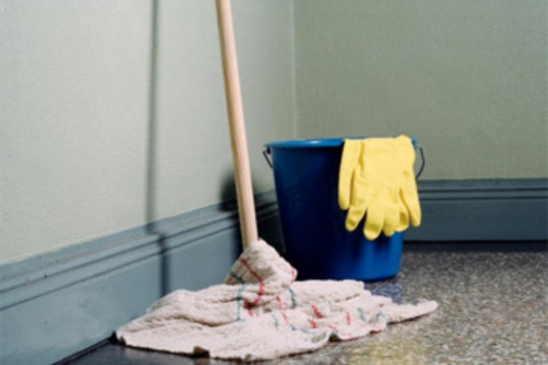 Hvorfor du ikke kan vaske gulvene med et håndklæde: hvem kom med dette forbud