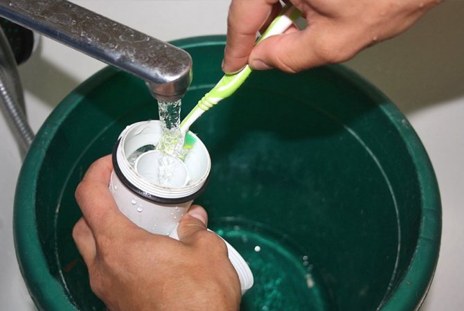So beseitigen Sie eine Verstopfung in einem Abwasserrohr - Methoden und Regeln für die Reinigung