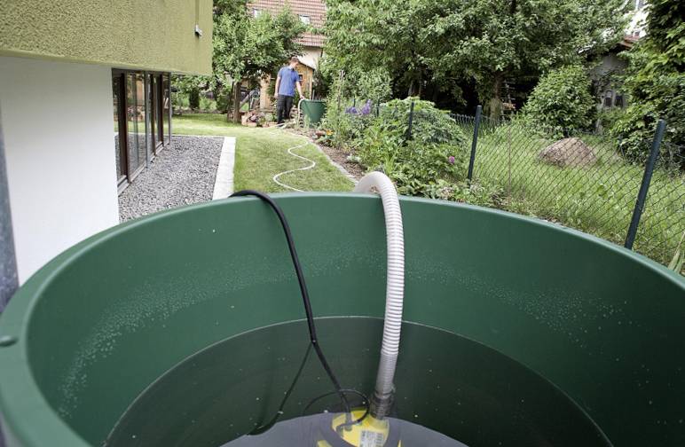 Sådan vælger du en havepumpe til pumpning af snavset vand: en sammenlignende oversigt over egnede enheder