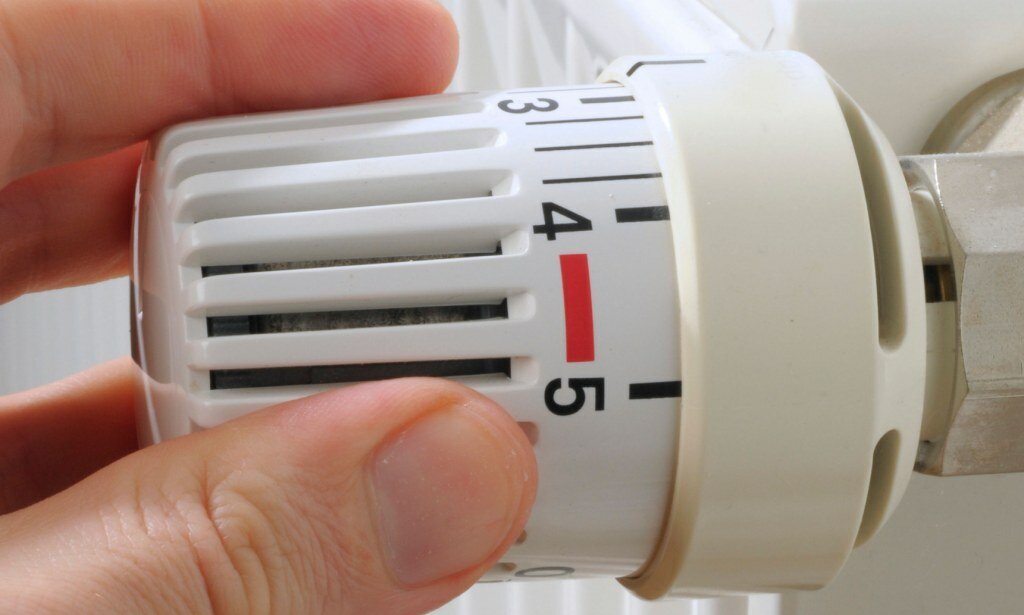 Temperaturregler für einen Heizkörper: manuell, thermomechanisch und elektronisch, Installations- und Konfigurationsregeln