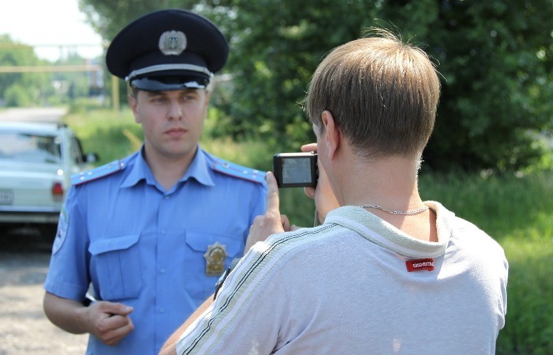 Ist es möglich, Polizisten zu filmen: Eine akute Frage eines Autofahrers