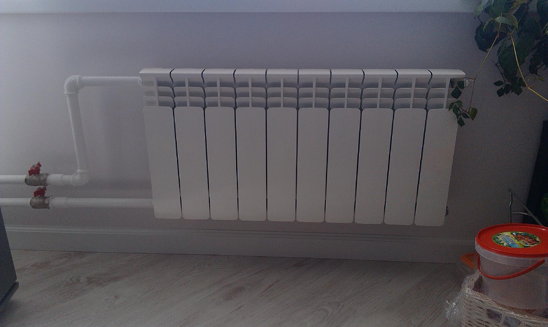 Installation von Heizbatterien in einer Wohnung: Installation von Heizkörpern zum Selbermachen, richtige Installation und Verbindung - Diagramme