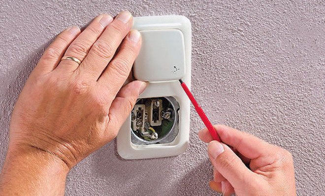 So zerlegen Sie einen Lichtschalter: Vorbereitung des Geräts für die Reparatur