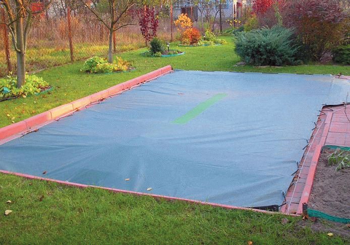 Wie bereitet man einen ganzjährig vorgefertigten Rahmenpool für den Winter vor?
