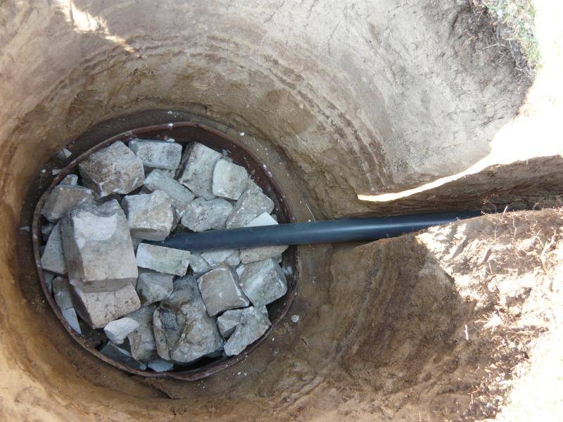 Senkgrube aus Betonringen - wie man es selbst macht