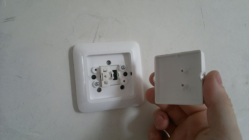 So zerlegen Sie einen Lichtschalter zur Reparatur oder zum Austausch