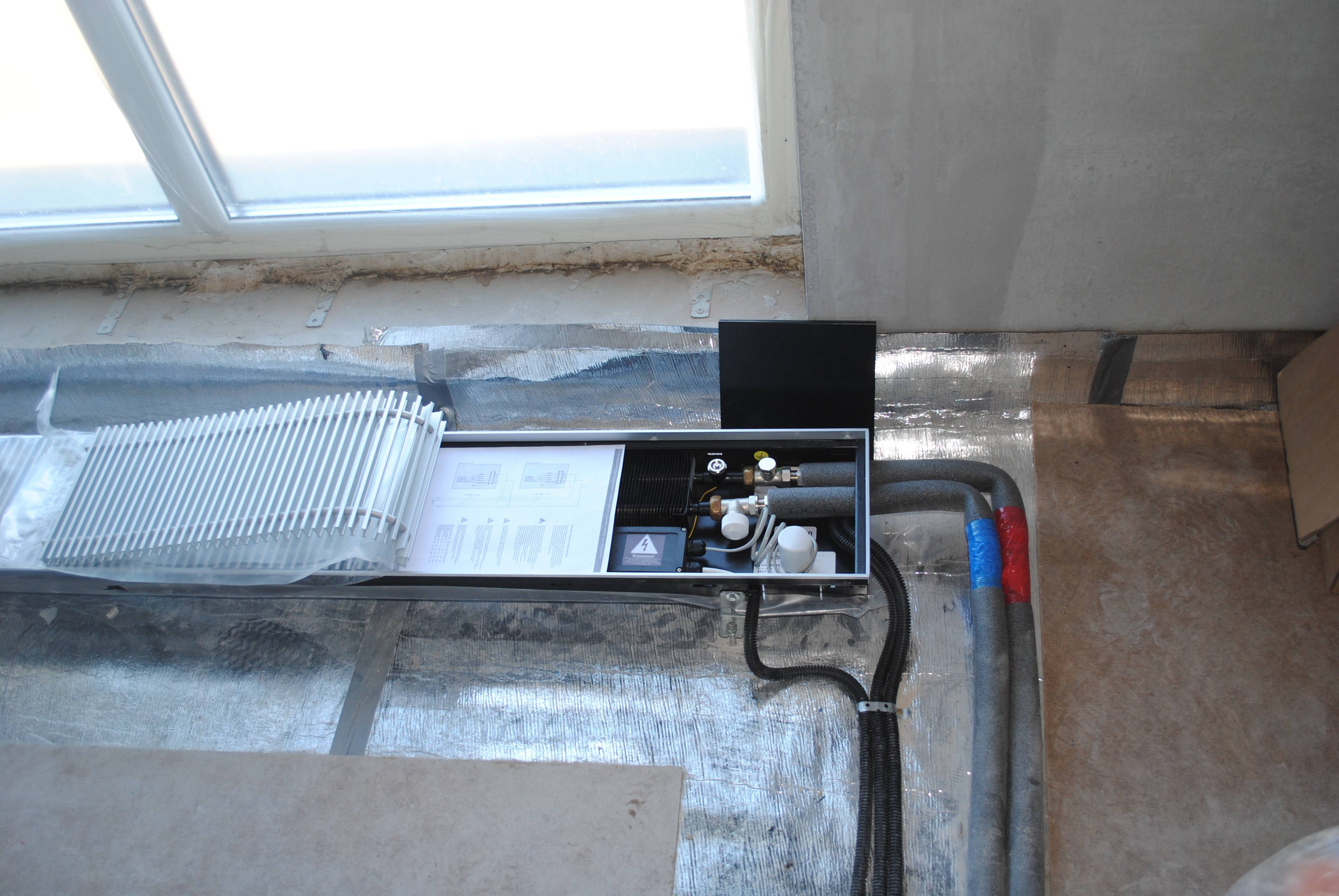 Bodenkonvektoren (65 Fotos): Eine Übersicht über Elektro- und Wassermodelle mit in den Boden eingebautem Ventilator. "breeze" und eva, kermi, itermic und andere
