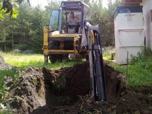 So bauen Sie mit Ihren eigenen Händen eine Kanalisation aus einem Landhaus: die besten Schemata und Anordnungsmöglichkeiten