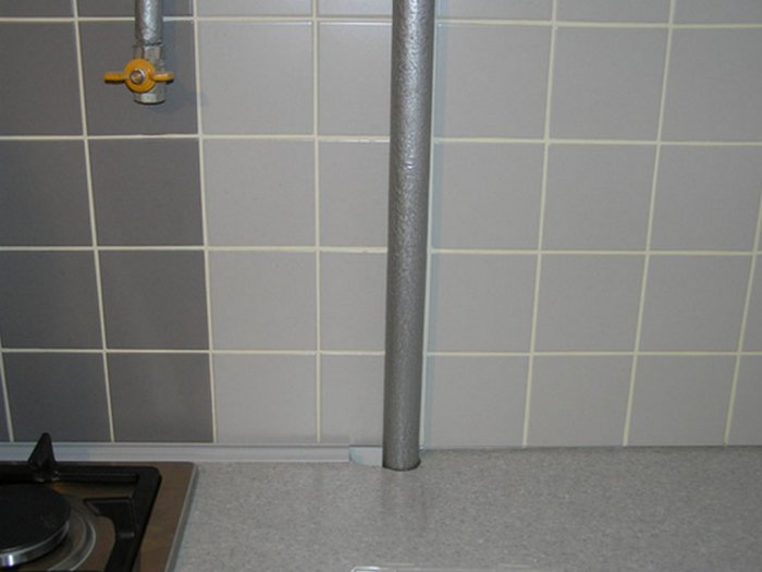 6 Tipps zum Verstecken einer Gasleitung in der Küche + Foto
