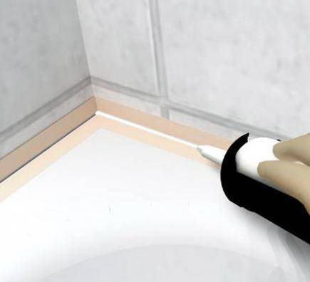 So kleben Sie eine Bordüre auf eine Badewanne: Analyse der Verlegeregeln + Montageanleitung